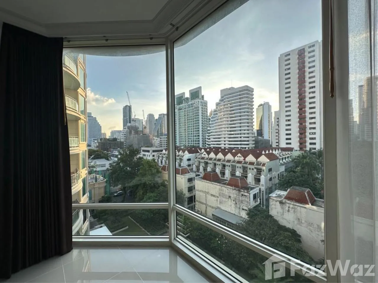 Luxurious 3-bedroom, 3-bathroom 146 sqm condo at Royce Private Residences. Prime Bangkok location, top-tier amenities. For sale at ฿31,000,000.