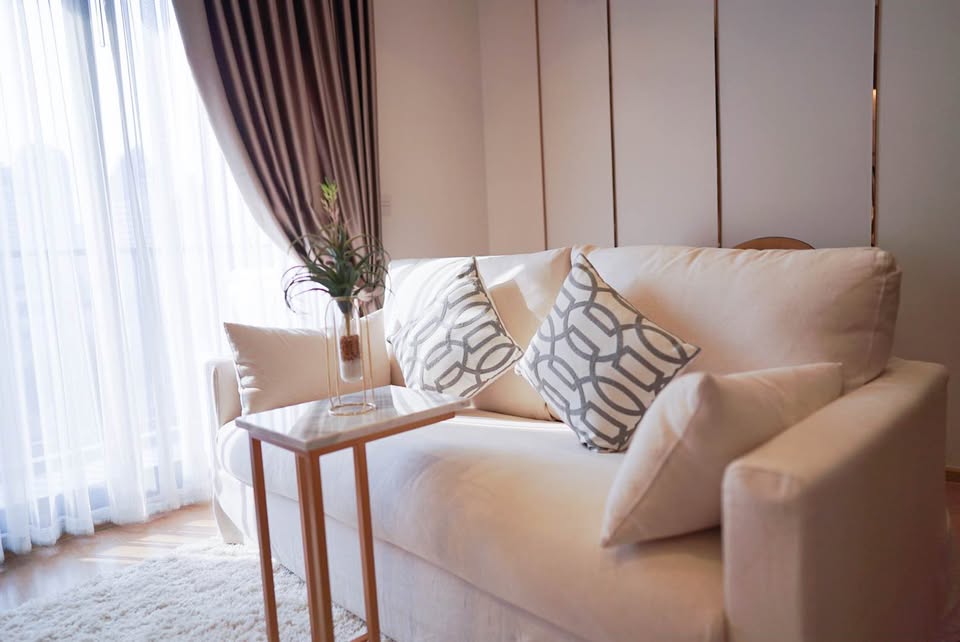 Pet-friendly 1-bed, 1-bath 35 sqm condo at MARU Ekkamai 2, corner unit, fully furnished. Just 450m from BTS Ekkamai. Contact us today for more details!