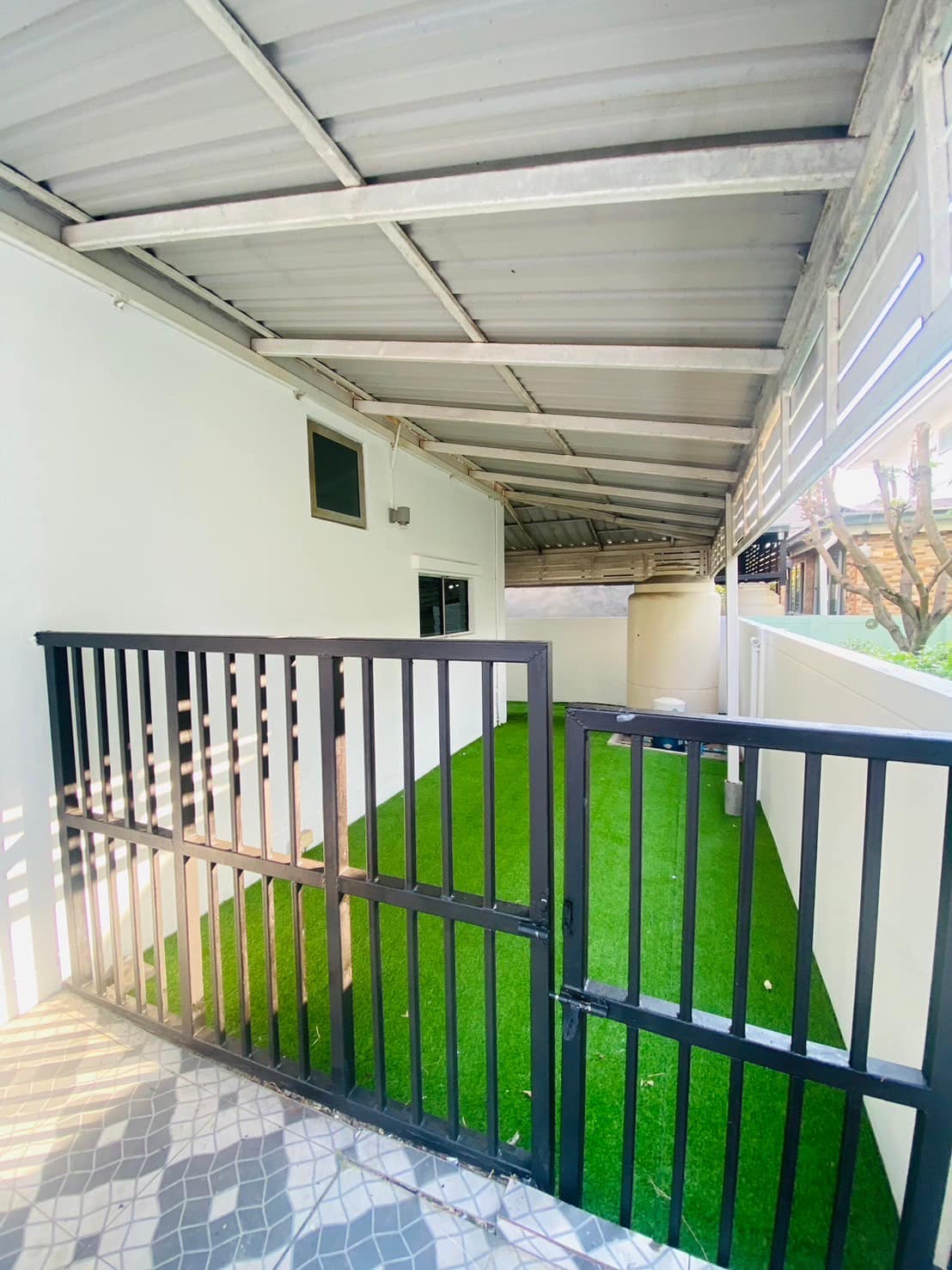 Spacious 3-bed, 4-bath detached house for rent in Bangna, 220 sqm, newly renovated with full furnishings. Located in Siwalee Bangna project. Rent: 39,500 THB/month.
