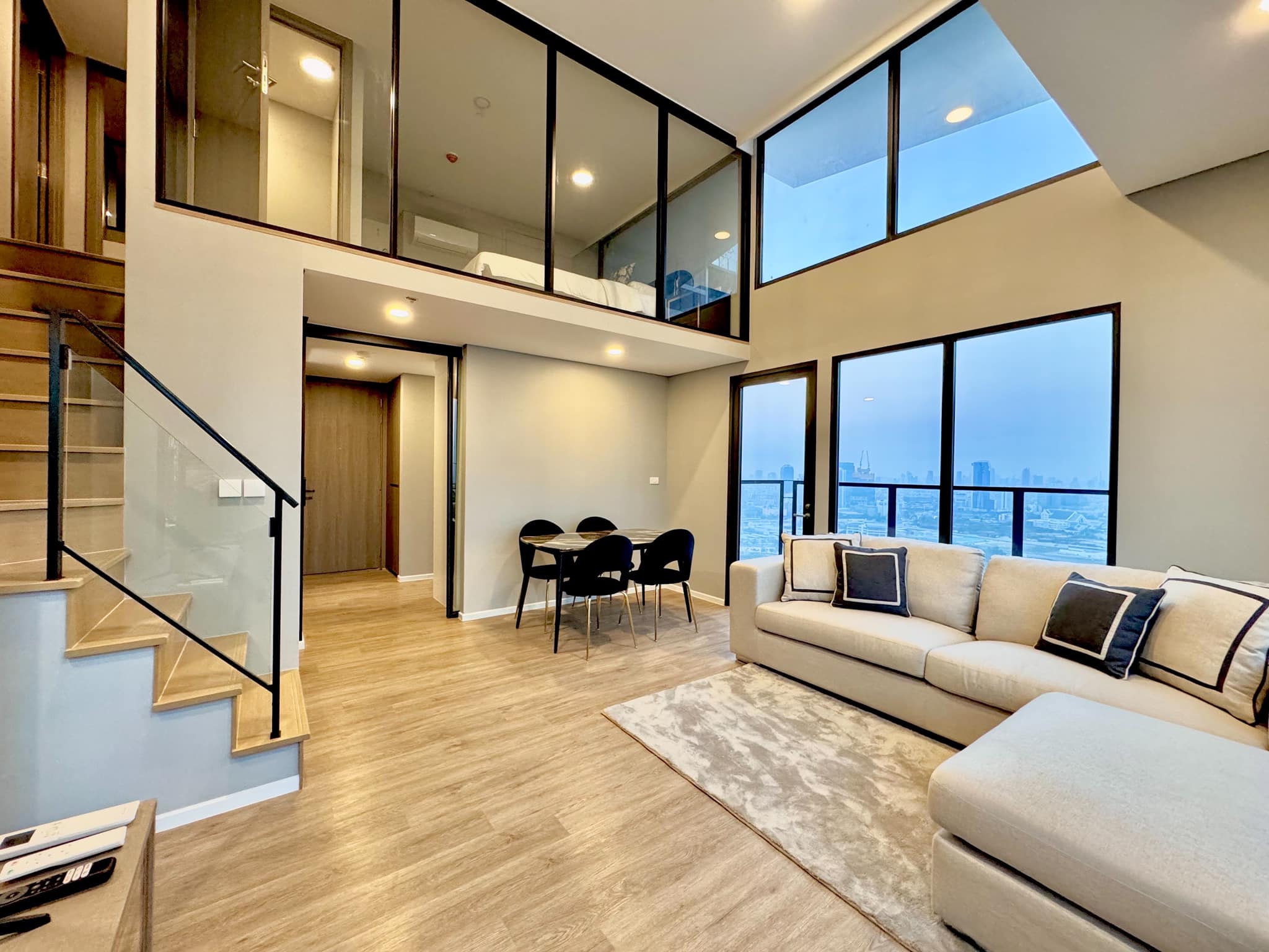 Spacious 3-bed duplex at Siamese Rama 9, 100 sqm, 24th floor. Near MRT Rama 9. Luxury amenities: pool, gym, sauna. Rent 70,000 THB/month.