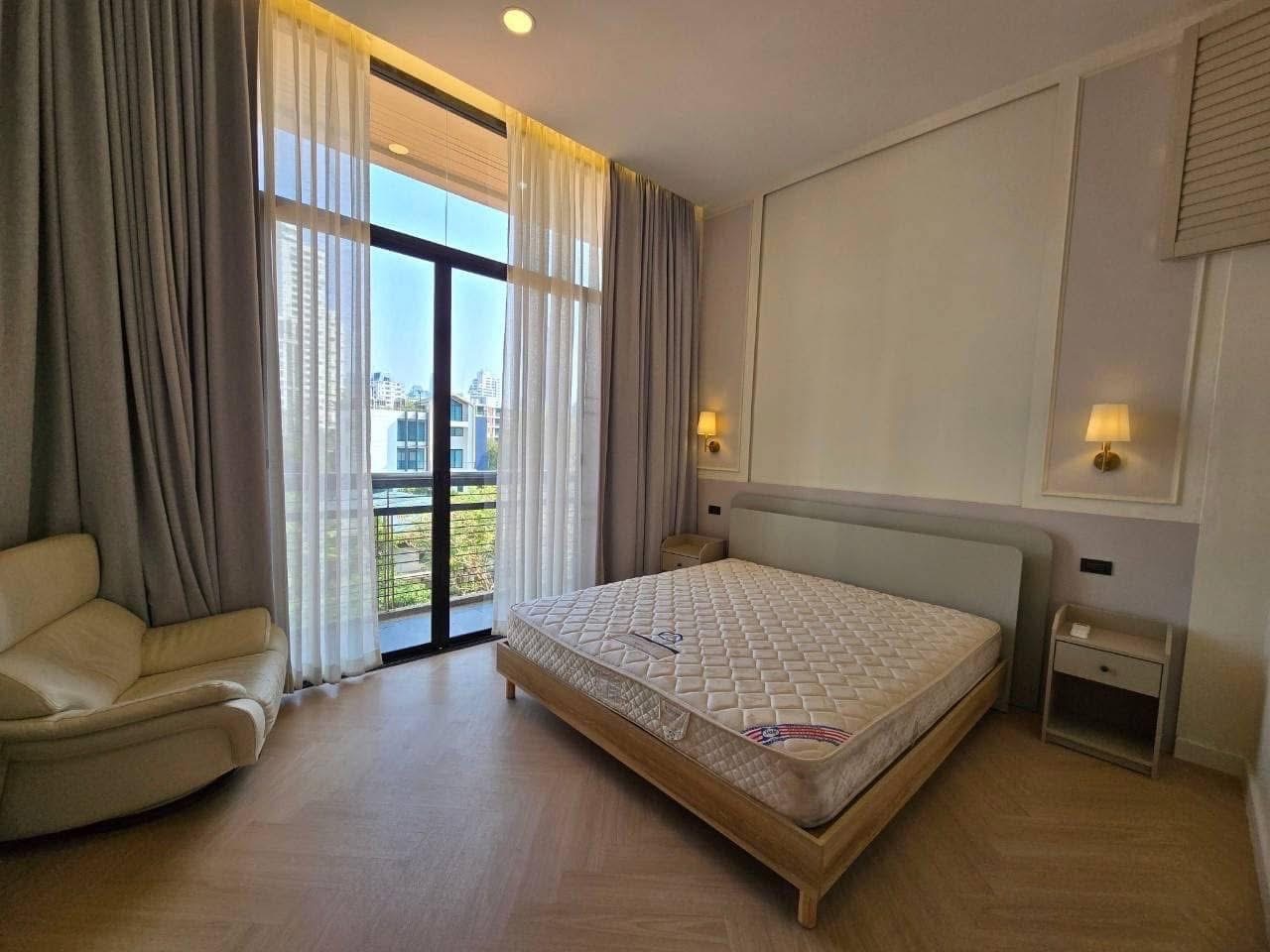 Spacious 3-Bedroom Townhome for Rent in Sukhumvit 49 – Ideal for Families or Home Office