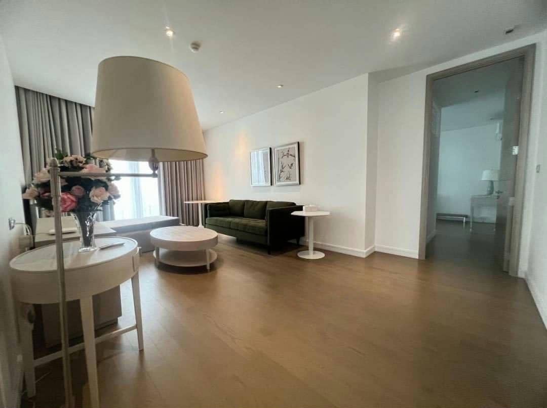 Spacious living room with floor-to-ceiling windows and panoramic city views in a luxury 4-bedroom condo at Magnolias Ratchadamri Boulevard, Bangkok.