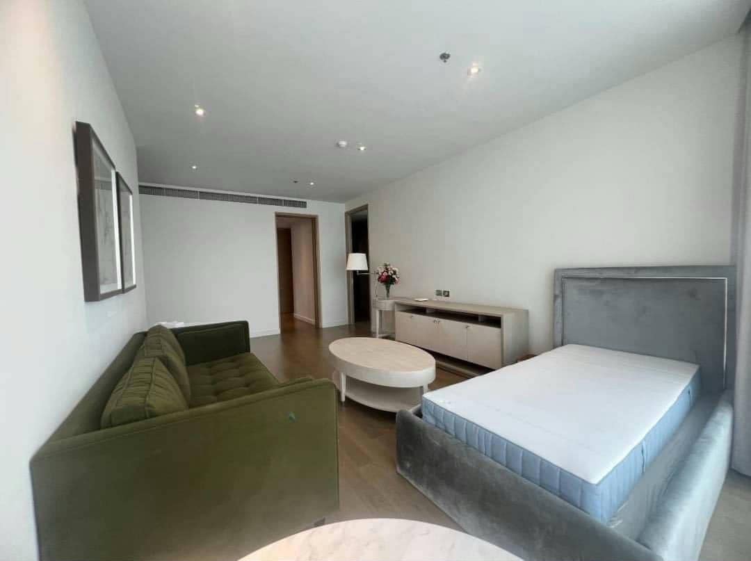 Spacious living room with floor-to-ceiling windows and panoramic city views in a luxury 4-bedroom condo at Magnolias Ratchadamri Boulevard, Bangkok.