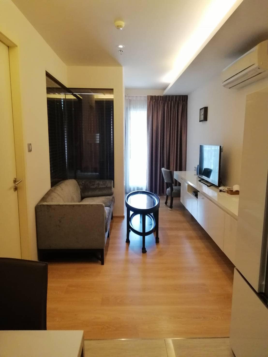 Luxury 1-bedroom condo at H Sukhumvit 43, 43 sqm, fully furnished, near BTS Phrom Phong, The EmQuartier, and Benjasiri Park. Rent: 28,000 THB monthly.