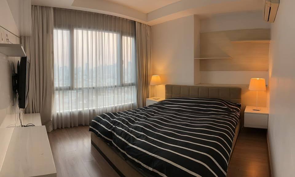 Spacious 2-bedrooms 2-bathrooms 67 sqm condo at Thru Thonglor for sale at 6.5M THB. Prime location near MRT Phetchaburi.