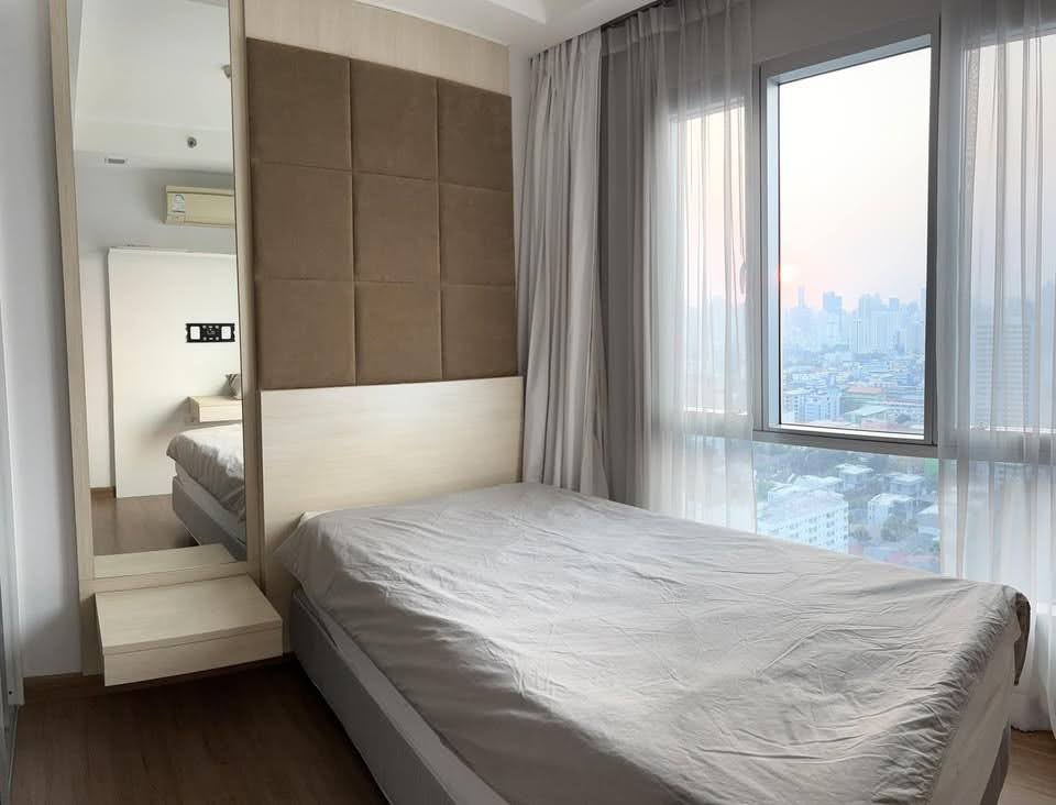 Spacious 2-bedrooms 2-bathrooms 67 sqm condo at Thru Thonglor for sale at 6.5M THB. Prime location near MRT Phetchaburi.