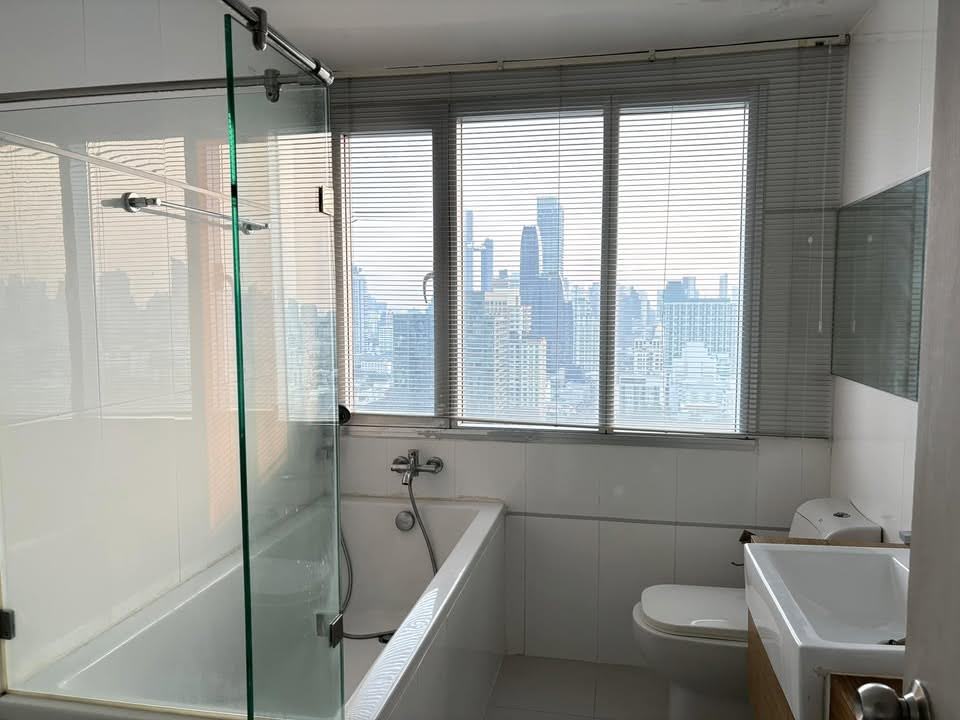 Spacious 2-bedrooms 2-bathrooms 67 sqm condo at Thru Thonglor for sale at 6.5M THB. Prime location near MRT Phetchaburi.