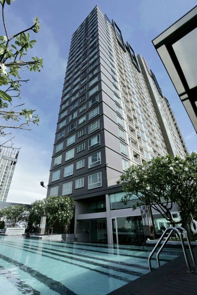 Spacious 2-bedrooms 2-bathrooms 67 sqm condo at Thru Thonglor for sale at 6.5M THB. Prime location near MRT Phetchaburi.