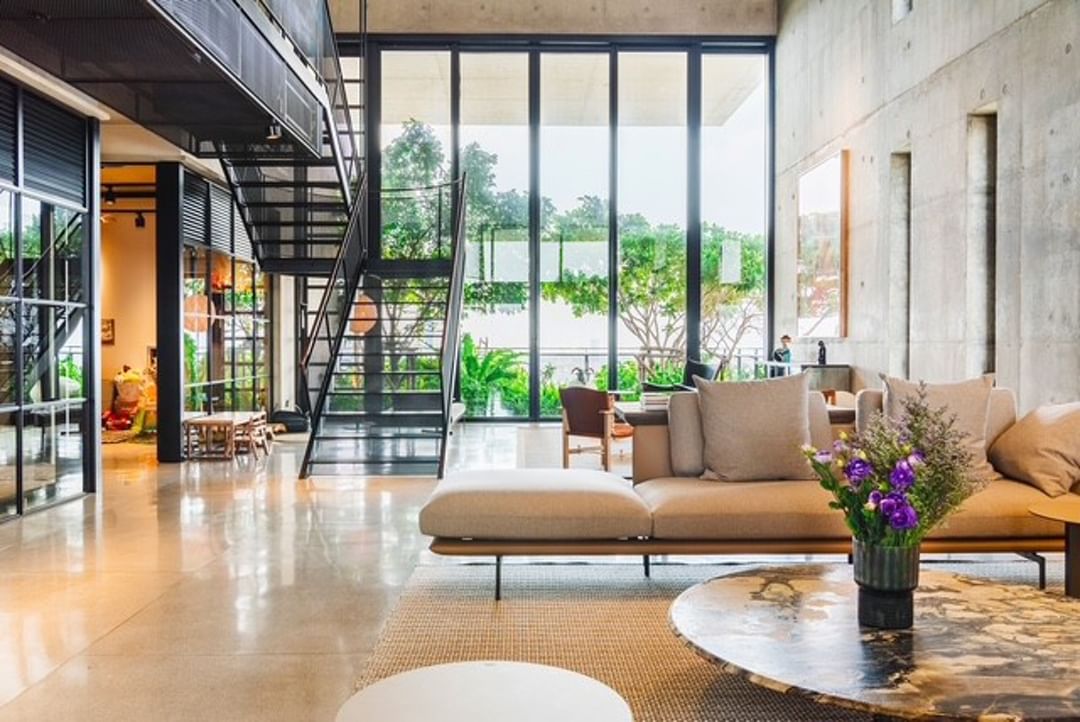 Luxurious 5-bed 4.5-bath 562.35 sqm duplex at Windshell Naradhiwas. High-floor loft-style living with private elevator. Contact us today!