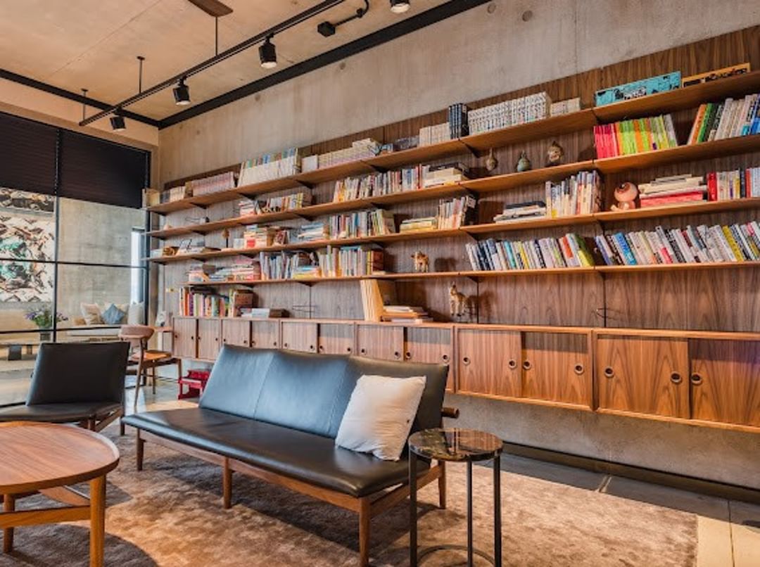 Luxurious 5-bed 4.5-bath 562.35 sqm duplex at Windshell Naradhiwas. High-floor loft-style living with private elevator. Contact us today!