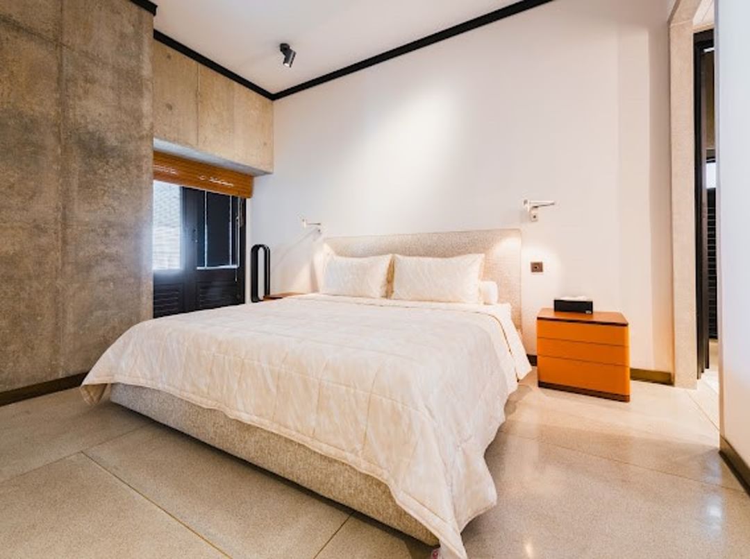 Luxurious 5-bed 4.5-bath 562.35 sqm duplex at Windshell Naradhiwas. High-floor loft-style living with private elevator. Contact us today!