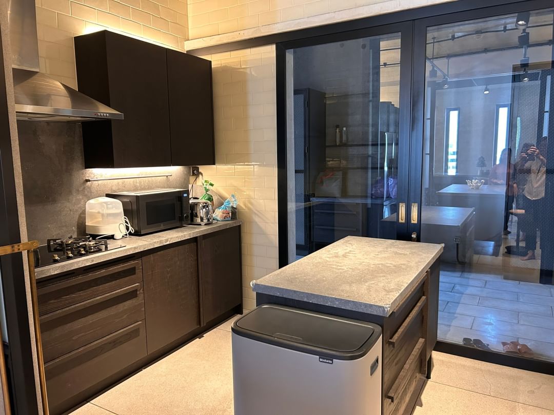 Luxurious 5-bed 4.5-bath 562.35 sqm duplex at Windshell Naradhiwas. High-floor loft-style living with private elevator. Contact us today!