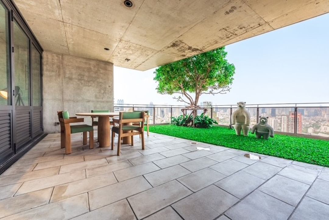 Luxurious 5-bed 4.5-bath 562.35 sqm duplex at Windshell Naradhiwas. High-floor loft-style living with private elevator. Contact us today!