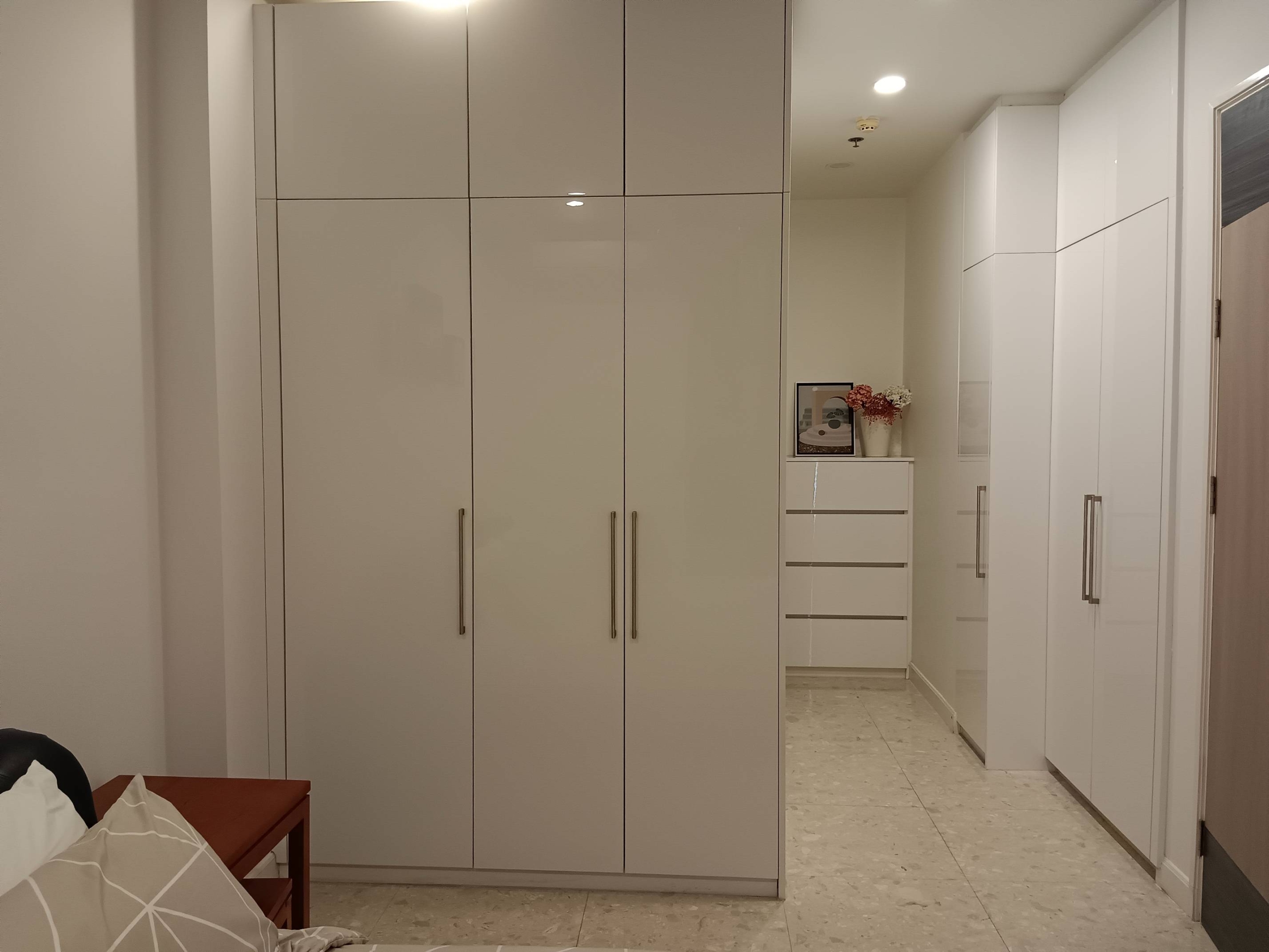 Luxurious 2-bed, 2-bath penthouse at Supalai Premier @ Asoke. 83 sqm, best décor, imported kitchen. Rent for 42K/month. Near MRT Phetchaburi.