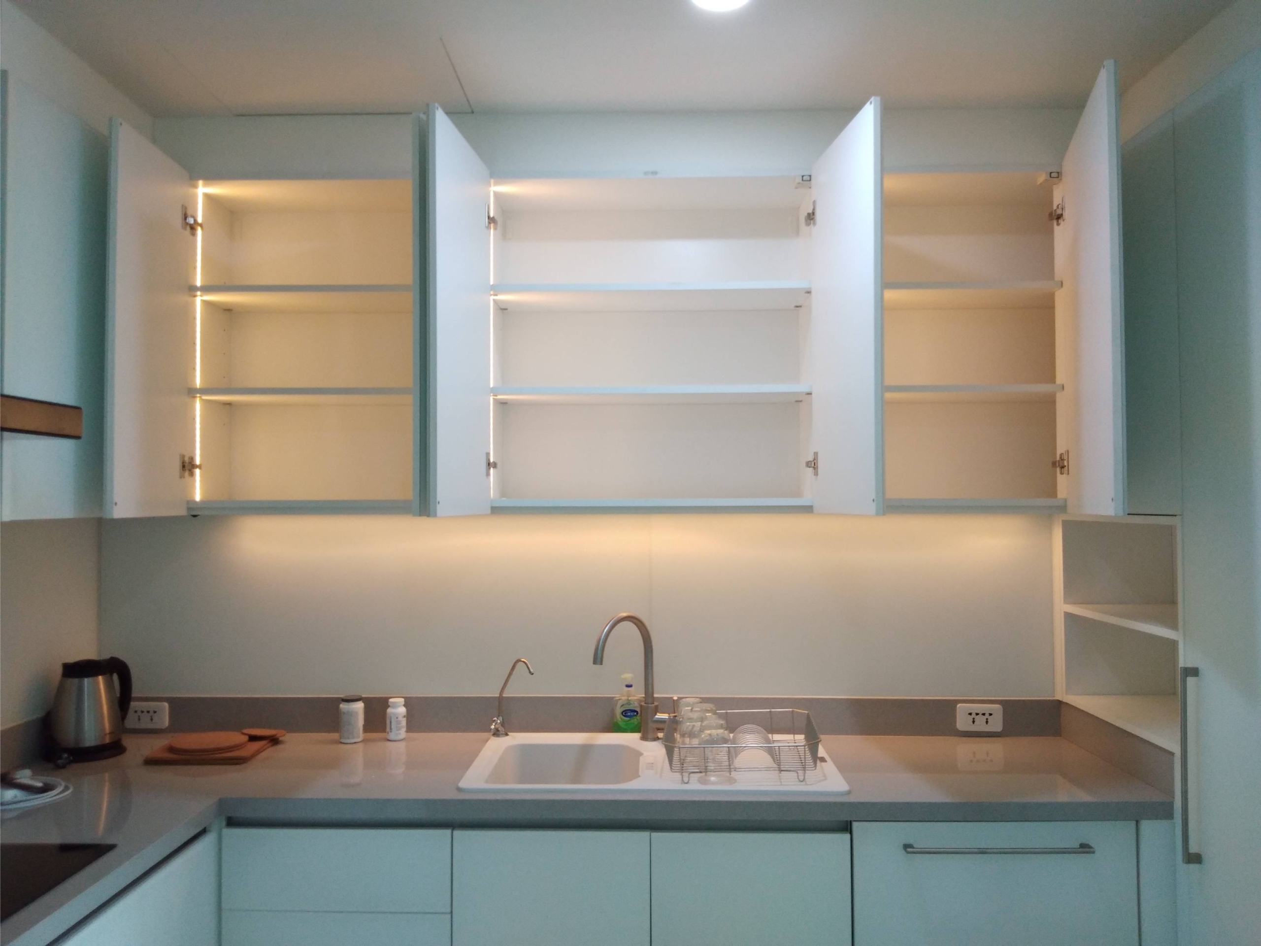 Luxurious 2-bed, 2-bath penthouse at Supalai Premier @ Asoke. 83 sqm, best décor, imported kitchen. Rent for 42K/month. Near MRT Phetchaburi.