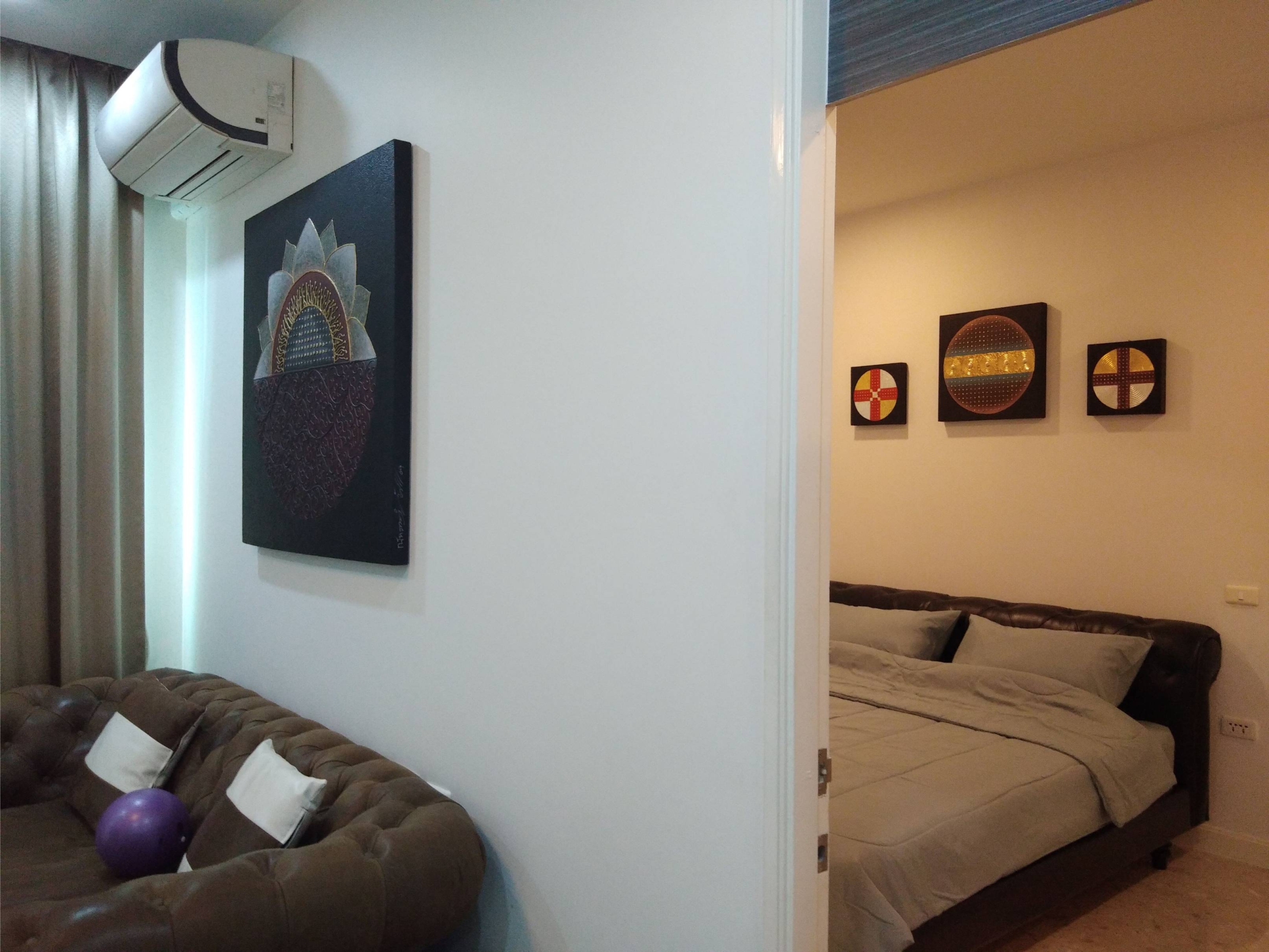 Luxurious 2-bed, 2-bath penthouse at Supalai Premier @ Asoke. 83 sqm, best décor, imported kitchen. Rent for 42K/month. Near MRT Phetchaburi.