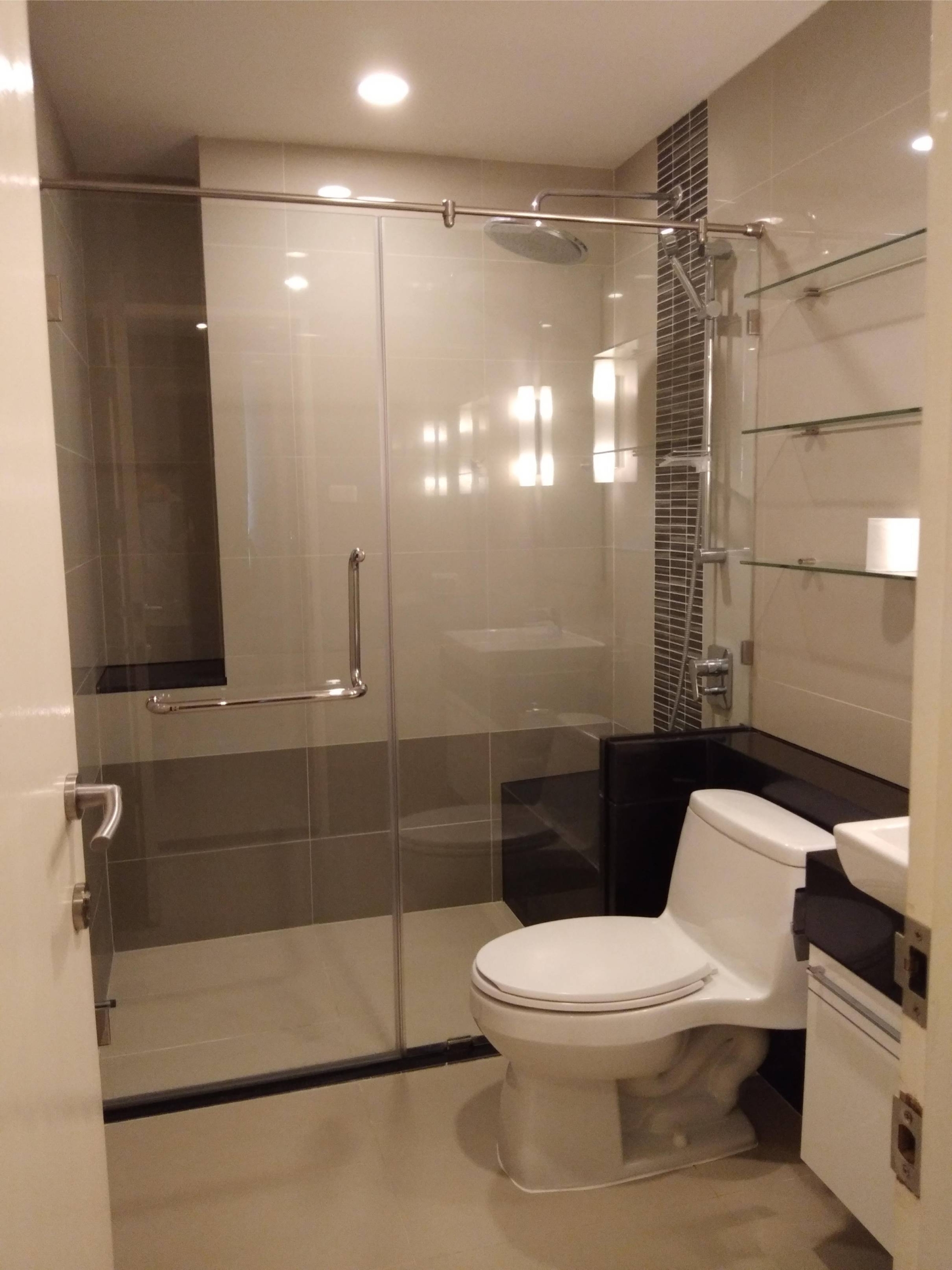 Luxurious 2-bed, 2-bath penthouse at Supalai Premier @ Asoke. 83 sqm, best décor, imported kitchen. Rent for 42K/month. Near MRT Phetchaburi.