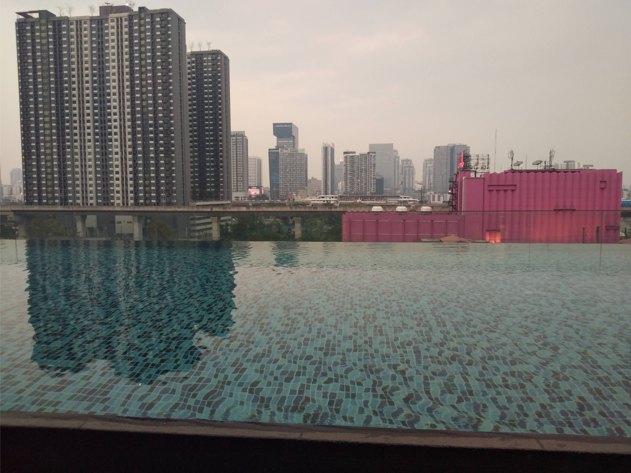 Luxurious 2-bed, 2-bath penthouse at Supalai Premier @ Asoke. 83 sqm, best décor, imported kitchen. Rent for 42K/month. Near MRT Phetchaburi.