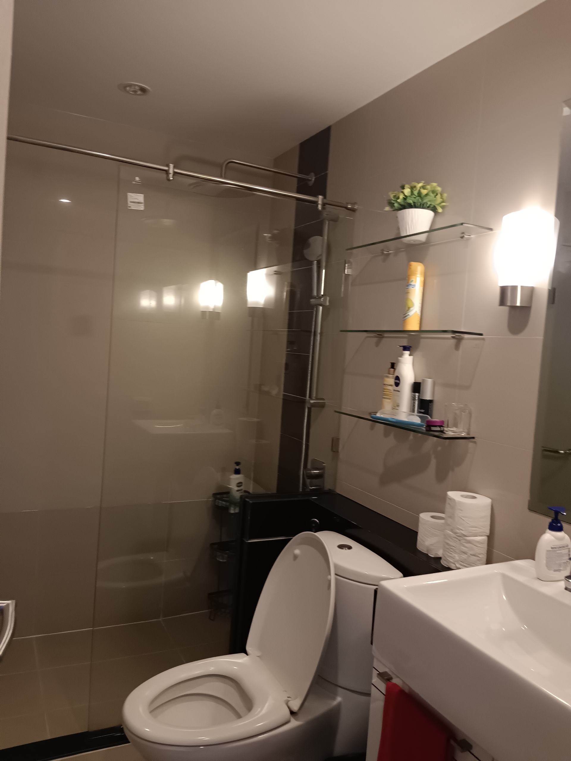 2-bed, 2-bath condo at Supalai Premier Place Asoke, 85 sqm, north-facing, fully furnished. Rent 38K THB. Prime Asoke location. Contact us today!