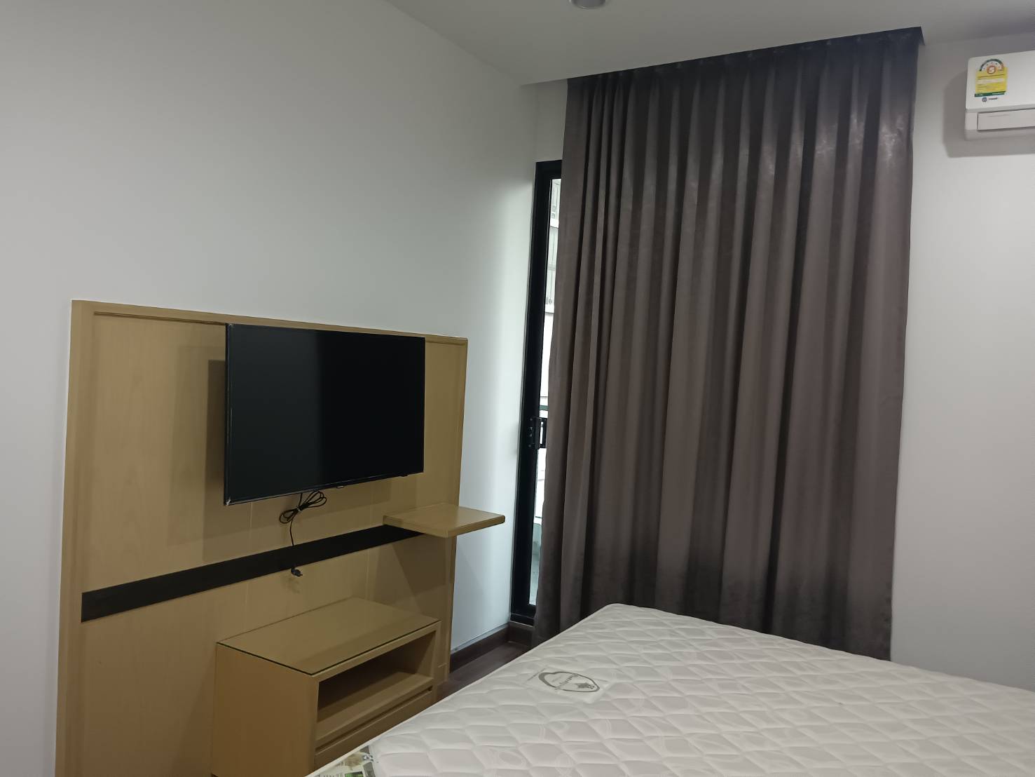 Discover a 1-bedroom, 1-bathroom condo at Supalai Premier Place Asoke. Fully furnished, 50 sqm, south-facing with rooftop pool. Rent for THB 23,000/month.