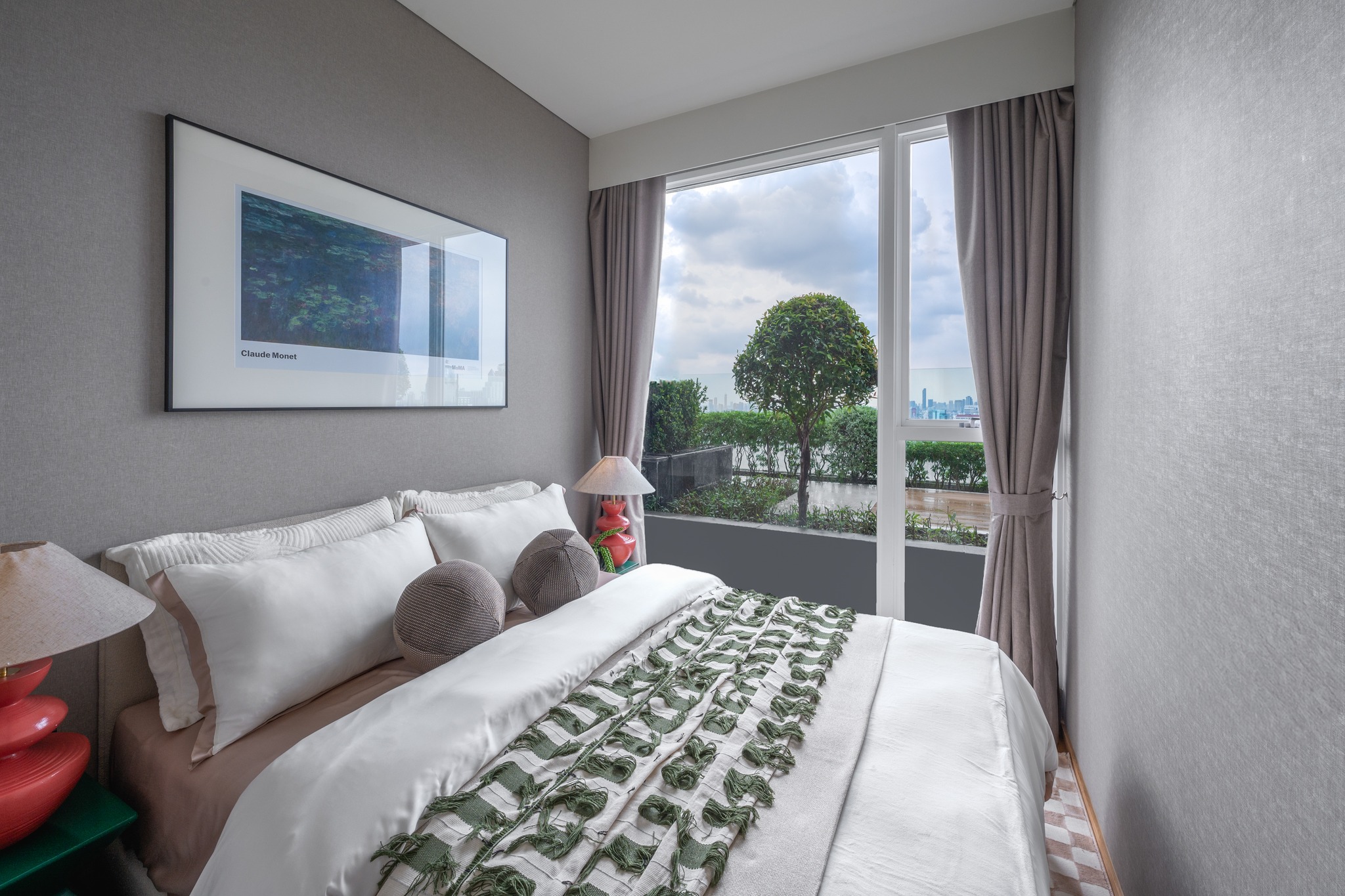 Luxury 3-bed 3-bath penthouse at Siamese Exclusive Sukhumvit 42, 89 sqm, fully furnished, near BTS Ekkamai, for sale at 27MB.