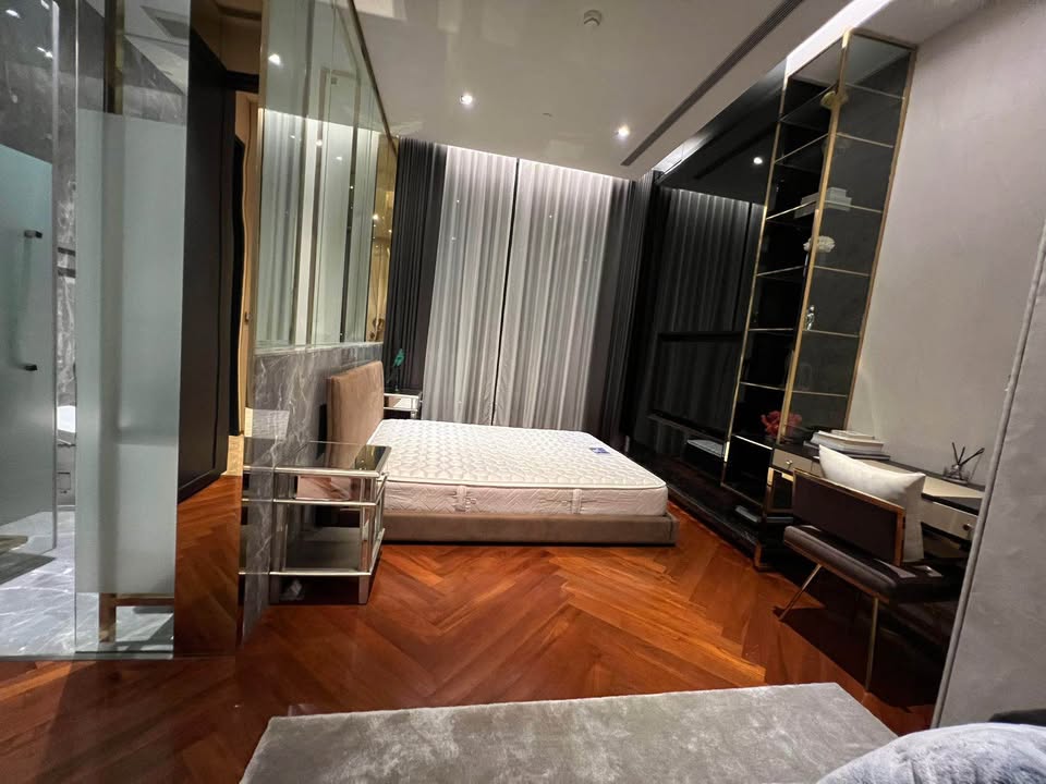 Luxury 3-bed 4-bath 297 sqm condo at MARQUE Sukhumvit with private pool, maid's room, and 4 parking spaces for rent at 700,000 THB monthly near Phrom Phong BTS.