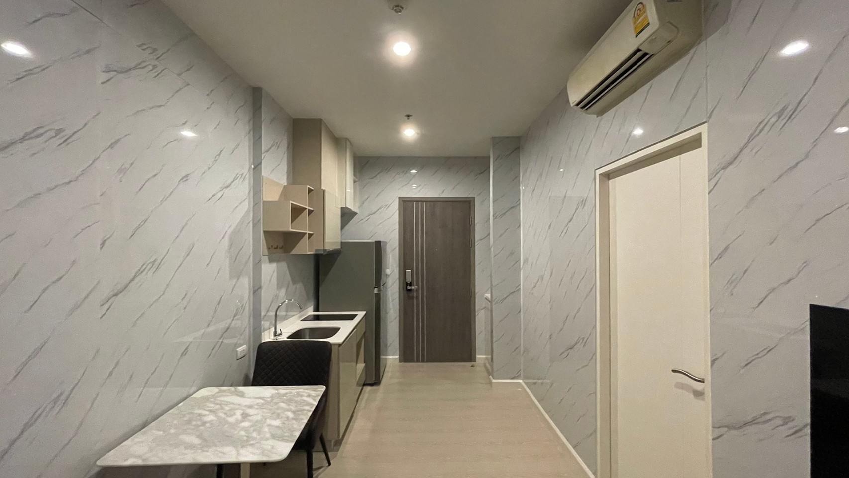 Modern 1-bed 1-bath 31 sqm condo at The Niche Pride Thonglor-Phetchaburi for rent at 17,000 THB monthly, fully furnished, near Thonglor & Phetchaburi Road.