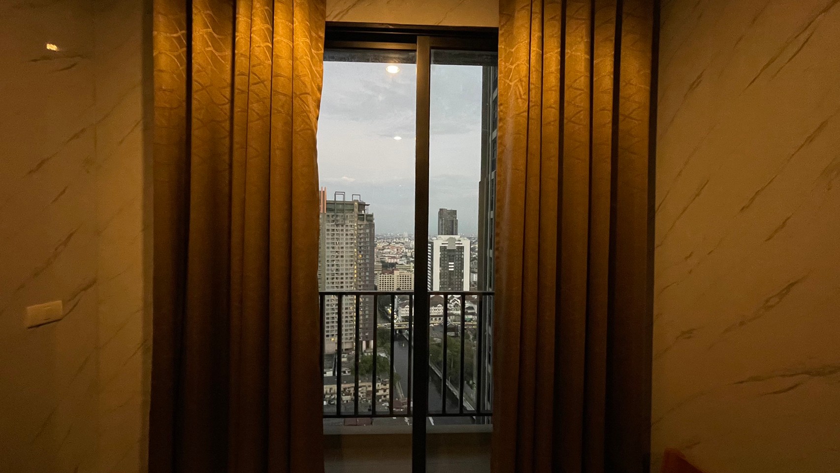 Modern 1-bed 1-bath 31 sqm condo at The Niche Pride Thonglor-Phetchaburi for rent at 17,000 THB monthly, fully furnished, near Thonglor & Phetchaburi Road.