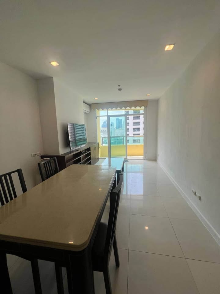 Fully furnished 2-bedroom condo at Sukhumvit City Resort, Sukhumvit 11. 80 sqm, 17th floor, near BTS Nana. Rent: 30,000 THB/month.