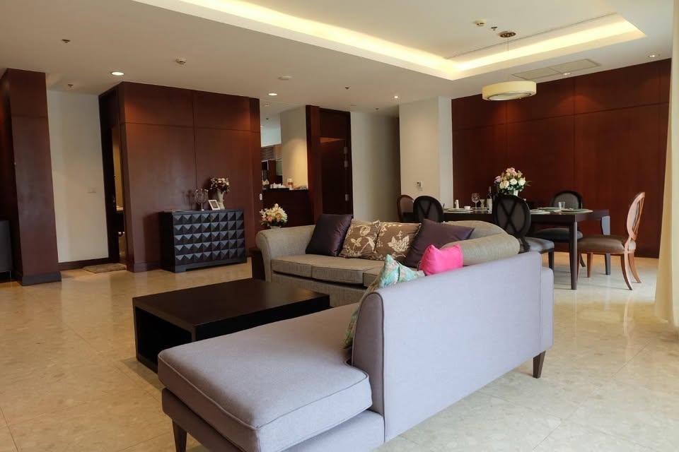 3-Bedrooms 4-Bathrooms 220 sqm Condo at Royal Residence Park for Rent 150,000 THB/Month. Luxury residence with U.S. Embassy view near Lumphini Park.