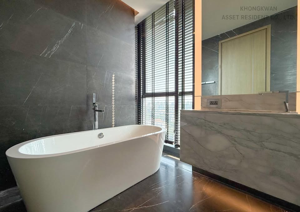 2-Bedrooms 3-Bathrooms 125 sqm condo at The Monument Thong Lo for Rent 150,000 THB/Month or For Sale 39.5M THB. Pet-friendly, city views, private lift.