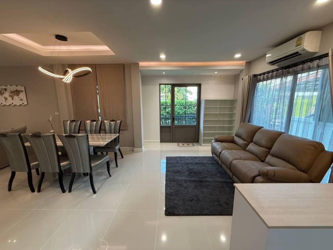 Spacious 3-bedroom house at Life Bangkok Boulevard for rent 58K THB. Fully renovated, modern appliances, gated community. Near Mega Bangna & Airport Link.