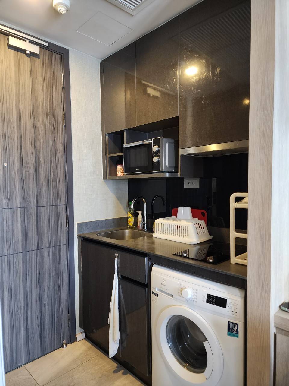 1-Bedroom, 1-Bathroom Condo for Rent at Ashton Asoke, 32 sqm, ฿30,000/month, Fully Furnished, Near Asoke BTS/MRT, Luxury Living in Sukhumvit, Available Now.