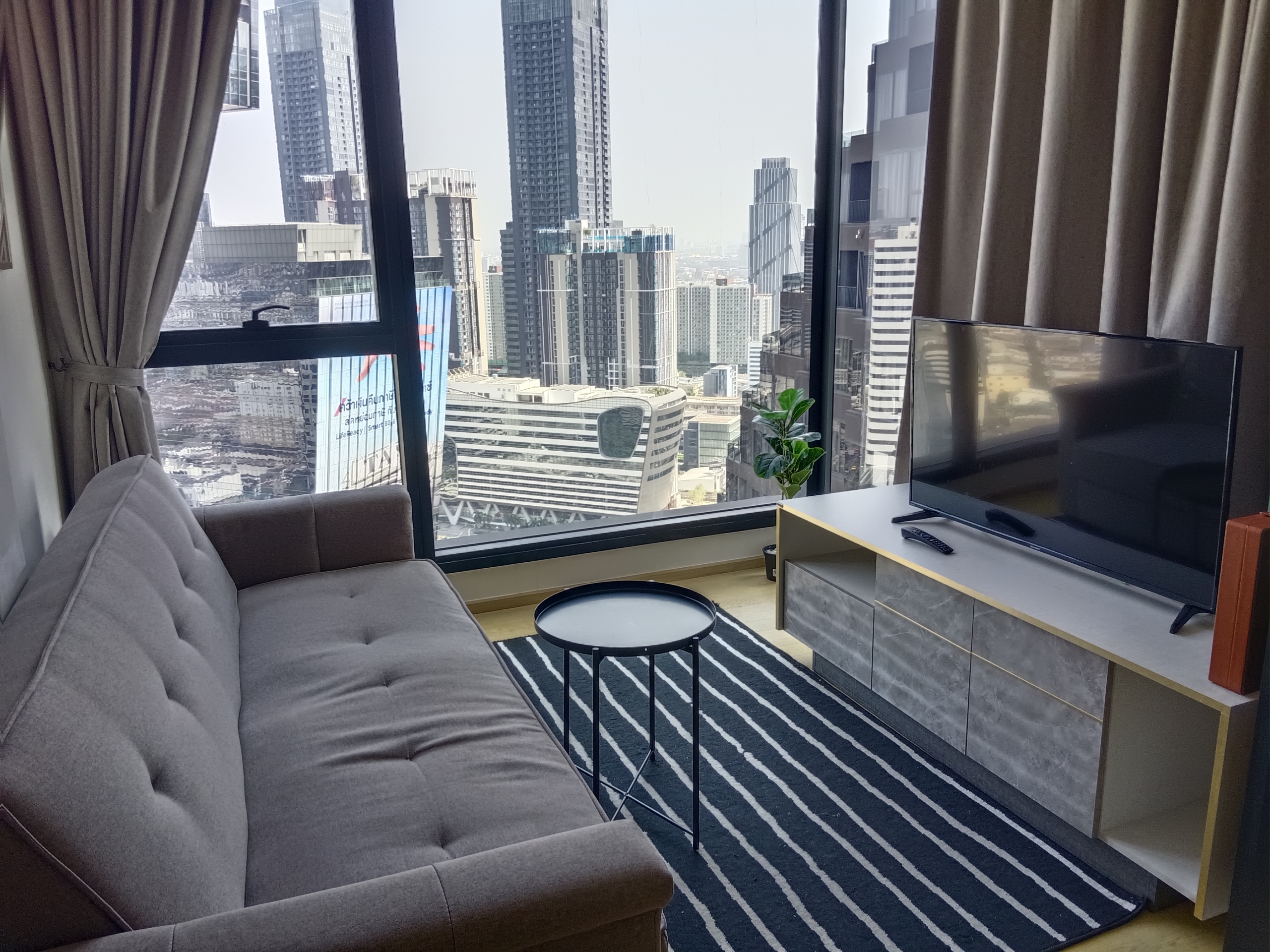 1-Bedroom, 1-Bathroom Condo for Rent at Ashton Asoke Rama 9, 38 sqm, ฿32,000/month, Fully Furnished, Near Asoke & Rama 9 MRT, Modern Living in Bangkok.