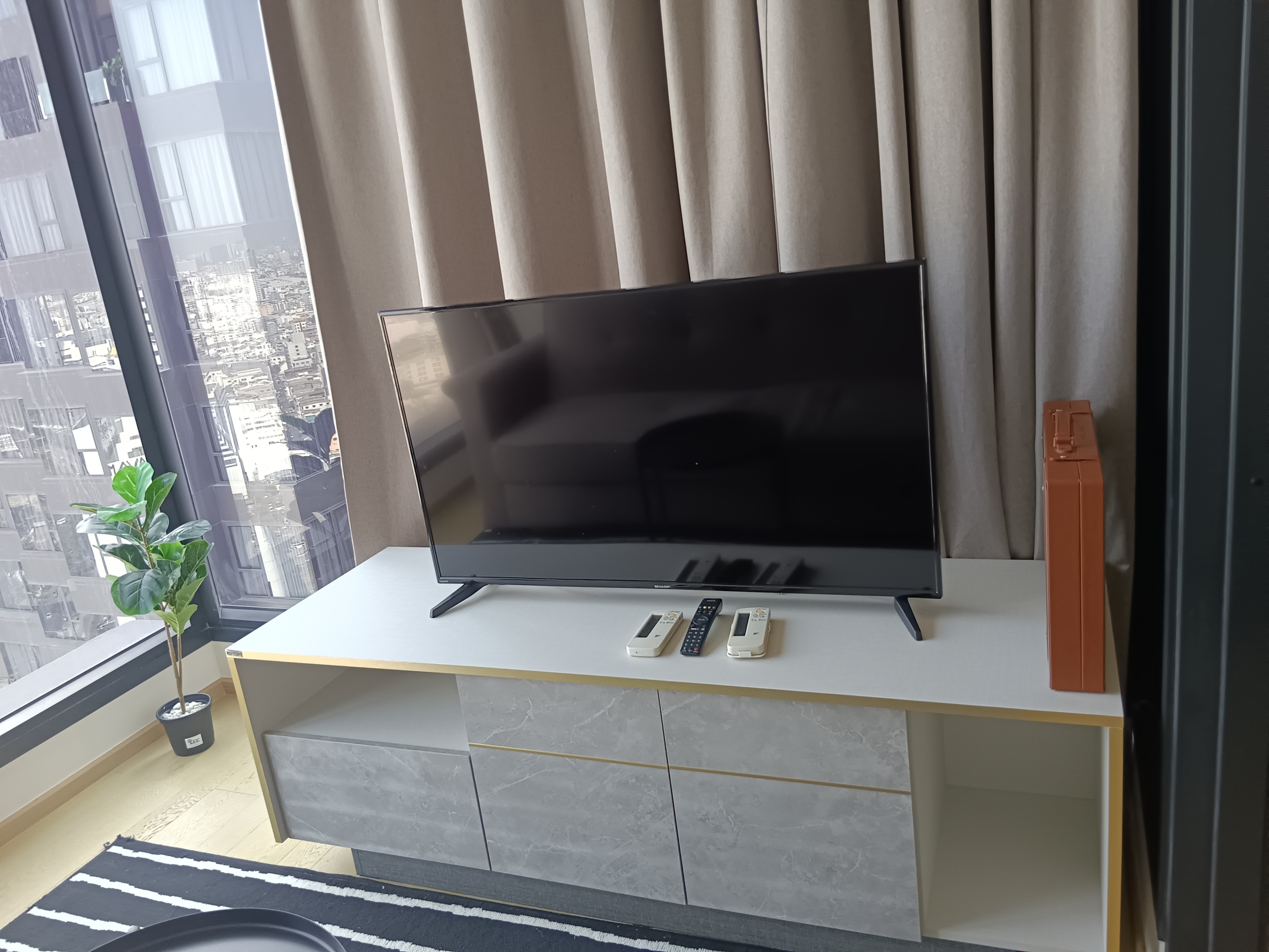1-Bedroom, 1-Bathroom Condo for Rent at Ashton Asoke Rama 9, 38 sqm, ฿32,000/month, Fully Furnished, Near Asoke & Rama 9 MRT, Modern Living in Bangkok.