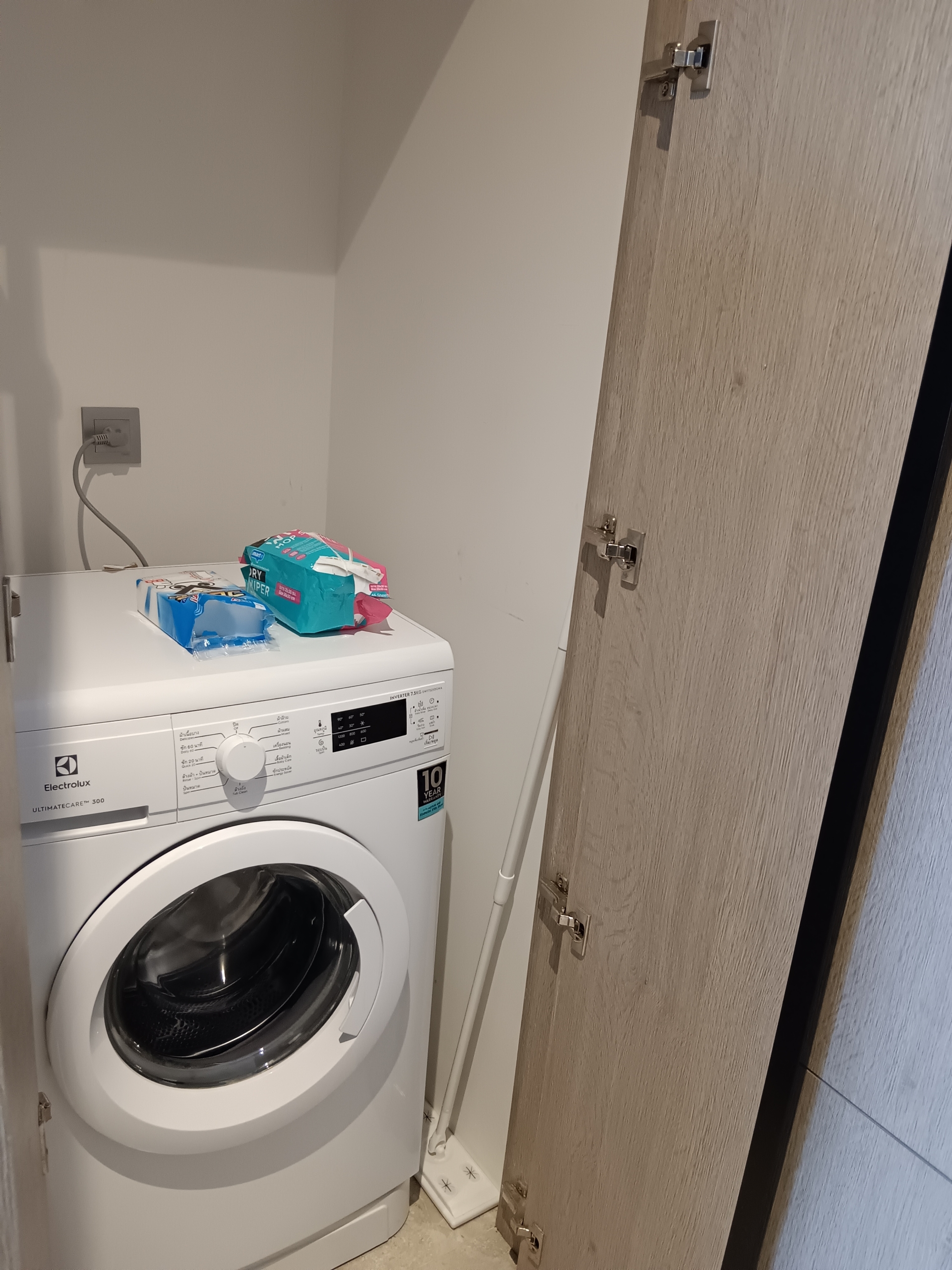 1-Bedroom, 1-Bathroom Condo for Rent at Ashton Asoke Rama 9, 38 sqm, ฿32,000/month, Fully Furnished, Near Asoke & Rama 9 MRT, Modern Living in Bangkok.