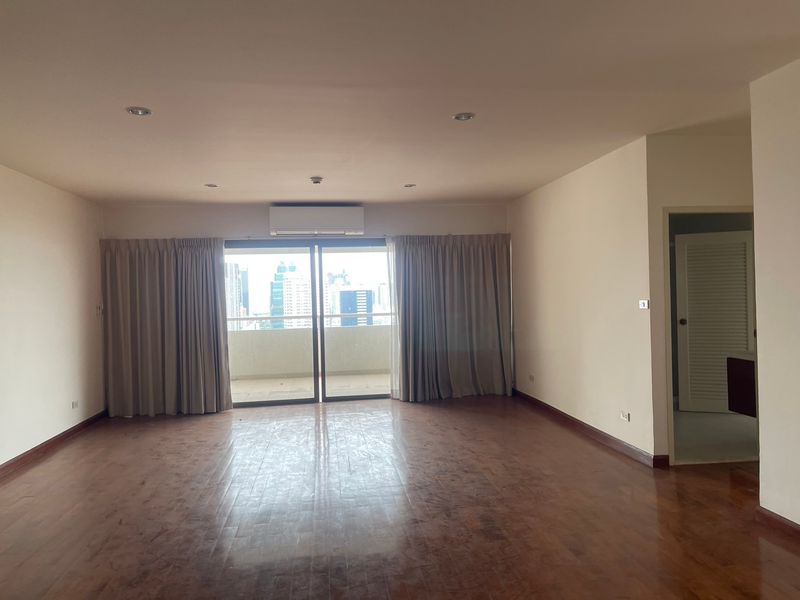 4-Bedroom, 2-Bathroom Condo for Rent at Tower Park Condominium, 260 sqm, ฿110,000/month, Fully Furnished, Near BTS Nana & MRT Petchaburi, Luxury Living in Sukhumvit, Bangkok.