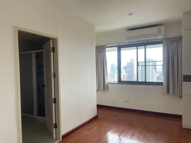 4-Bedroom, 2-Bathroom Condo for Rent at Tower Park Condominium, 260 sqm, ฿110,000/month, Fully Furnished, Near BTS Nana & MRT Petchaburi, Luxury Living in Sukhumvit, Bangkok.