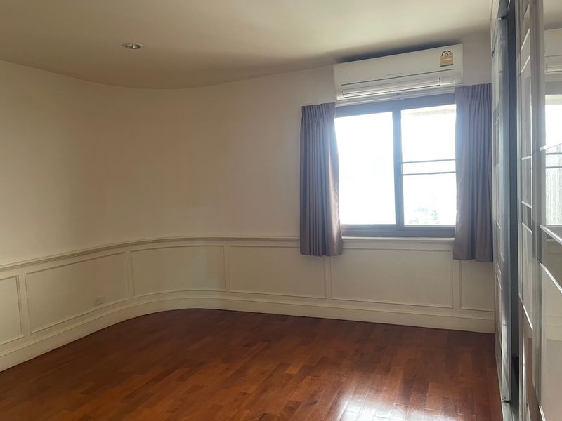 4-Bedroom, 2-Bathroom Condo for Rent at Tower Park Condominium, 260 sqm, ฿110,000/month, Fully Furnished, Near BTS Nana & MRT Petchaburi, Luxury Living in Sukhumvit, Bangkok.