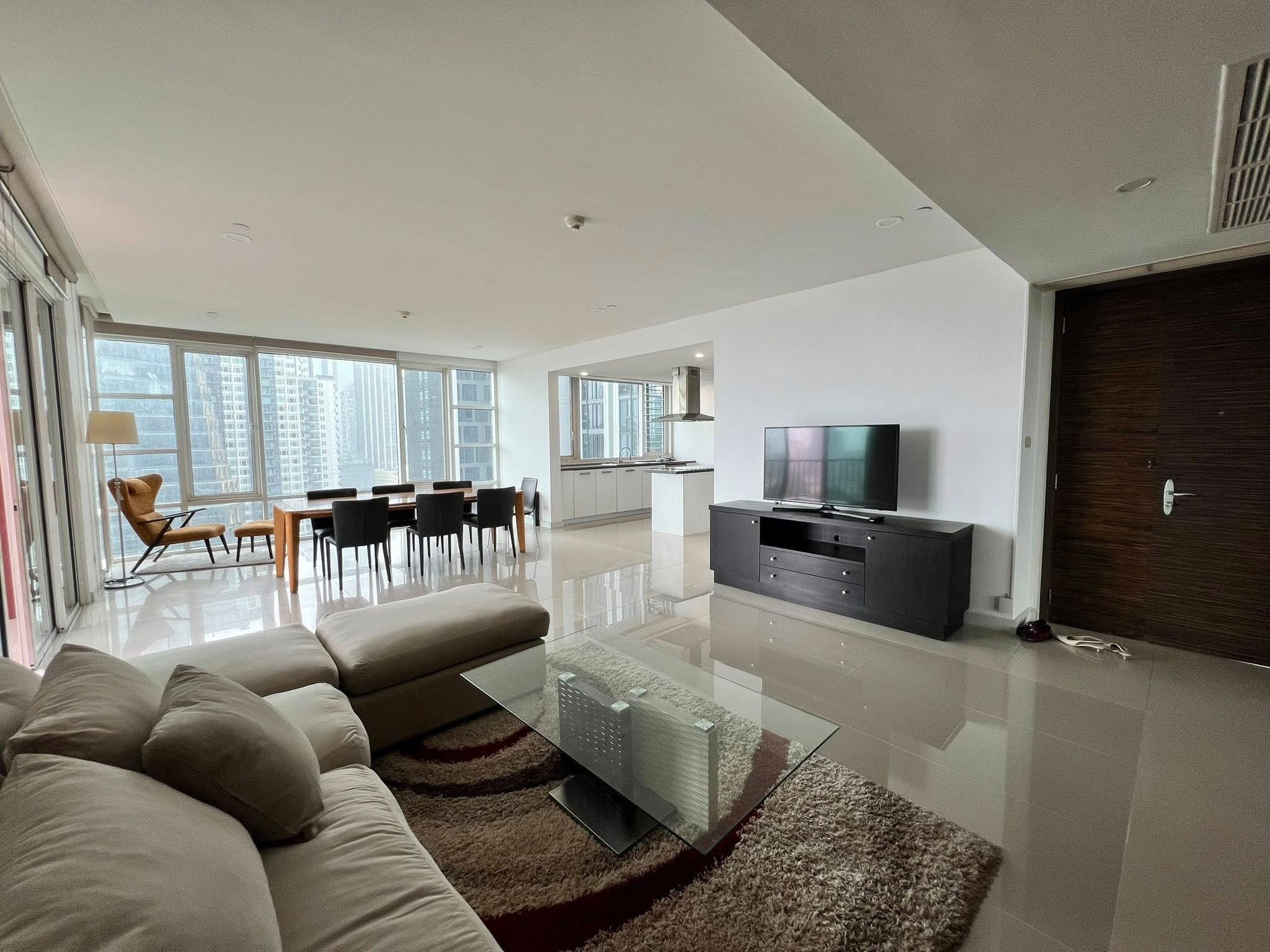 3-Bed 3-Bath 170 sqm Fullerton Sukhumvit Condo Near BTS Ekkamai for Rent 90K THB
