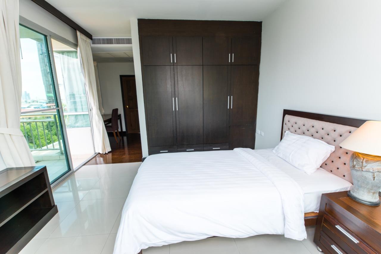 4 Bedrooms 4 Bathrooms Size 230sqm Baan Thirapa for Rent
