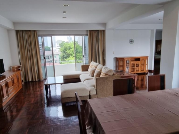 3 bedrooms 2 bathrooms size 165 sqm. Sriwattana Apartment for Rent