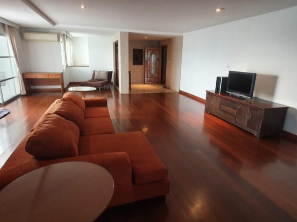 3 Bedrooms 4 Bathrooms rental regent on the park 3 sukhumvit 39