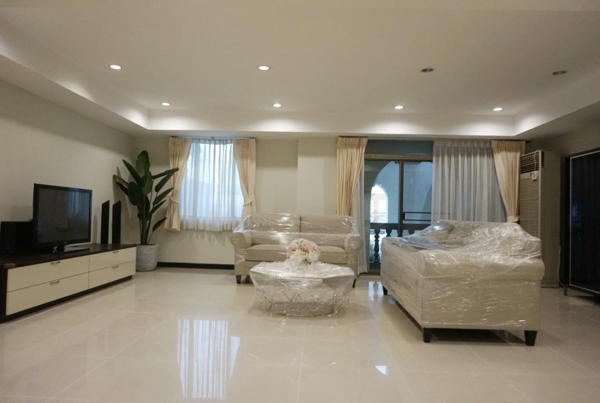 3 bedrooms 3 bathrooms Royal Castle for rent