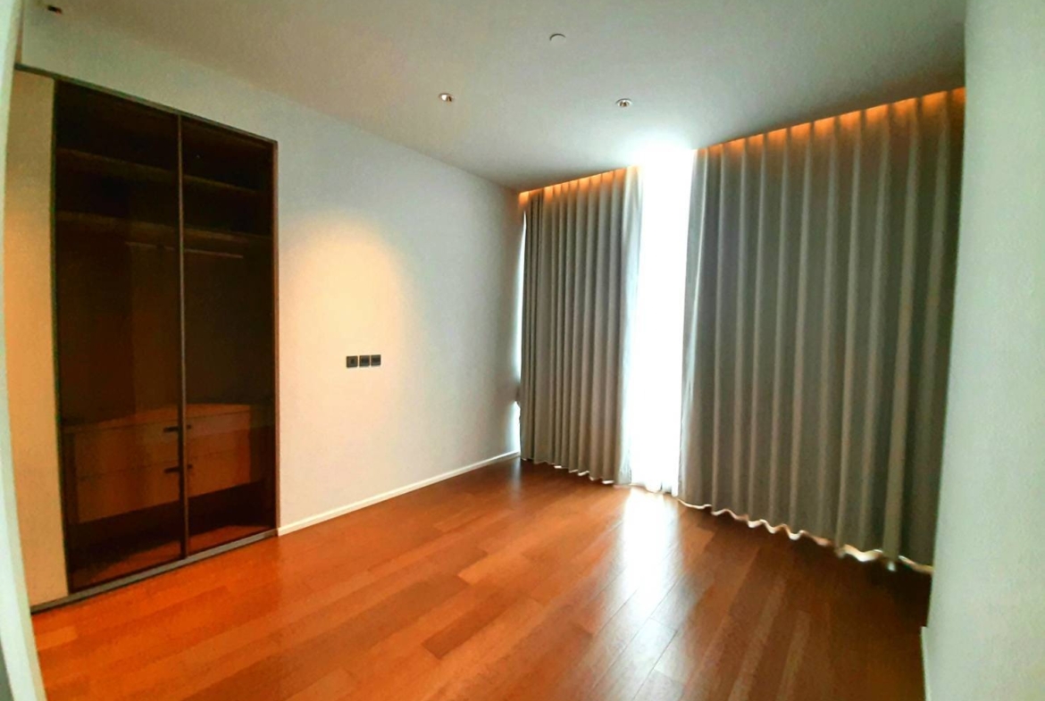 2 Bedrooms, 2 Bathrooms 106sqm size Kraam Sukhumvit 26 For Rent 95000THB For Sale 33000000THB