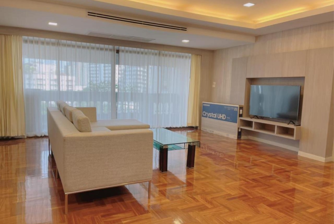 3 bedrooms 3 bathrooms at mitr mansion for rent