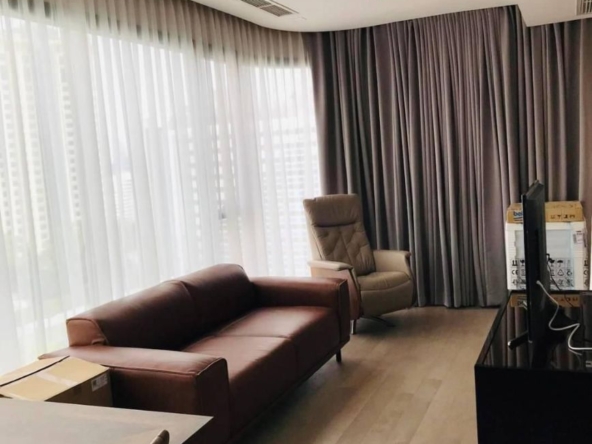 2 beds 2 bath 66sqm AShton ASoke for rent