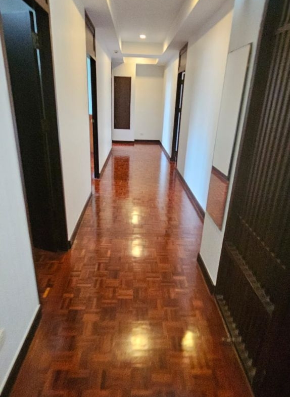 4 bedrooms, 4 Bathrooms 295sqm Niti Court - Nanglinchee Soi 2 For Rent