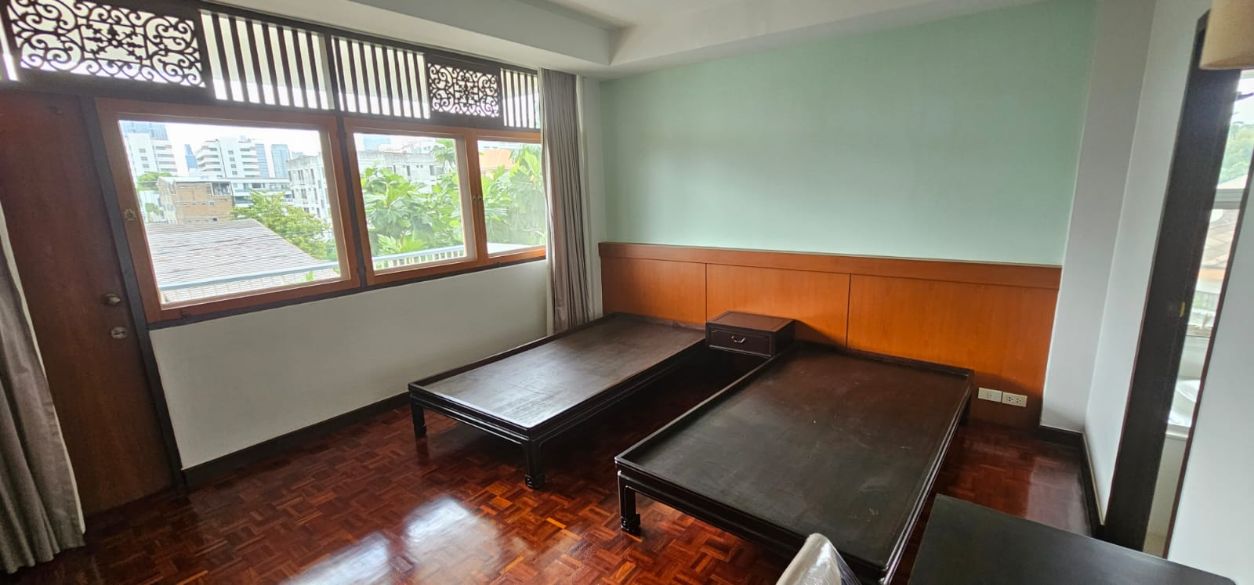 4 bedrooms, 4 Bathrooms 295sqm Niti Court - Nanglinchee Soi 2 For Rent