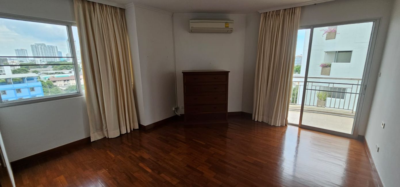 3 Bedroom, 1 Bathroom 295sqm Baan Suan Plu For Rent